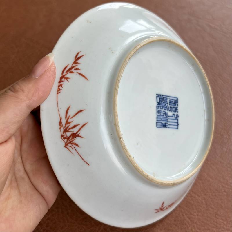 清乾隆 黄地轧道粉彩折枝花卉纹盘 - 图11