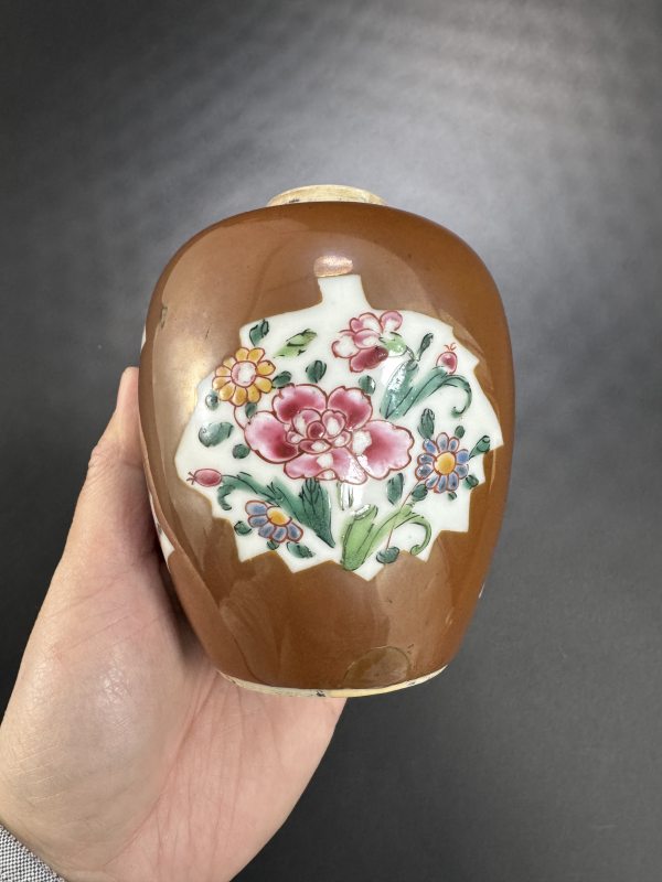 清康熙 酱釉开光粉彩杯、碟、罐一组三只 - 图10