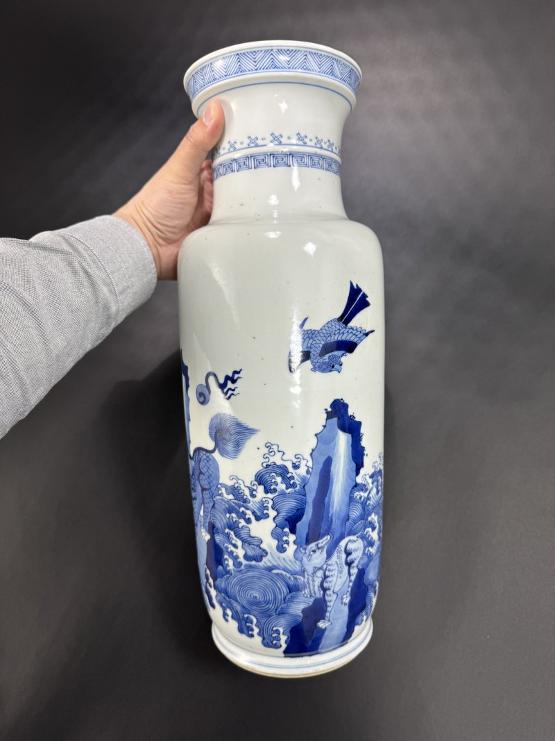 清康熙 青花海水瑞兽江崖图棒槌瓶 - 图4