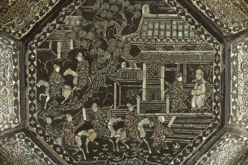 清 黑漆嵌螺钿人物故事六方捧盒 - 图4