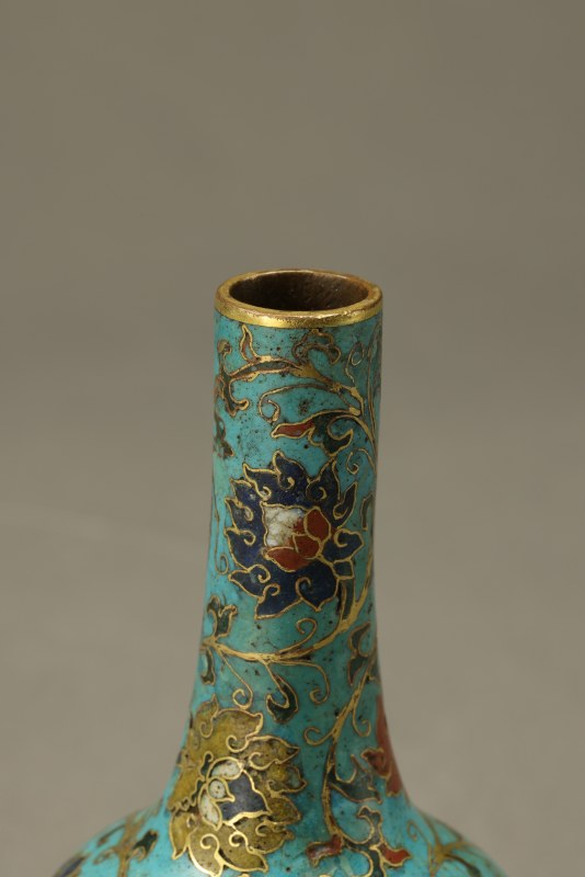 明景泰(1449-1457) 铜鎏金掐丝珐琅缠枝莲纹直颈瓶 - 图6