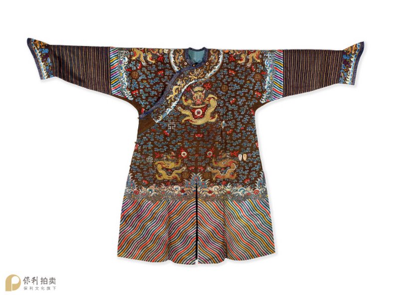 清中晚期 孔雀毛地盘金五彩十二章龙袍