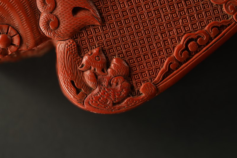 清中期 剔红蝠形盒 - 图8