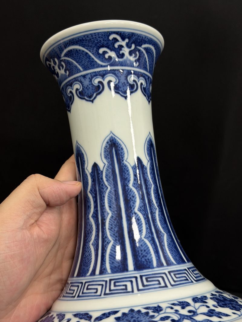 清咸丰 青花缠枝花卉蕉叶纹玉堂春瓶 - 图6