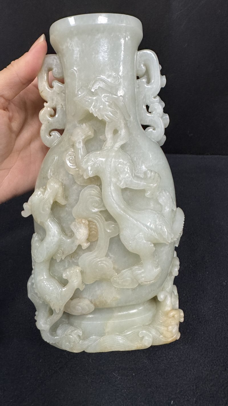清乾隆 白玉高浮雕苍龙教子盖瓶 - 图10
