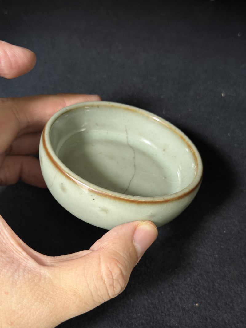 清乾隆 仿汝釉鼓钉小洗 - 图9