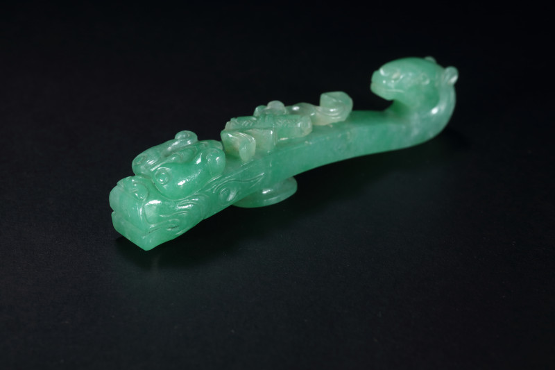 清中期 翡翠雕马首龙钩 - 图7