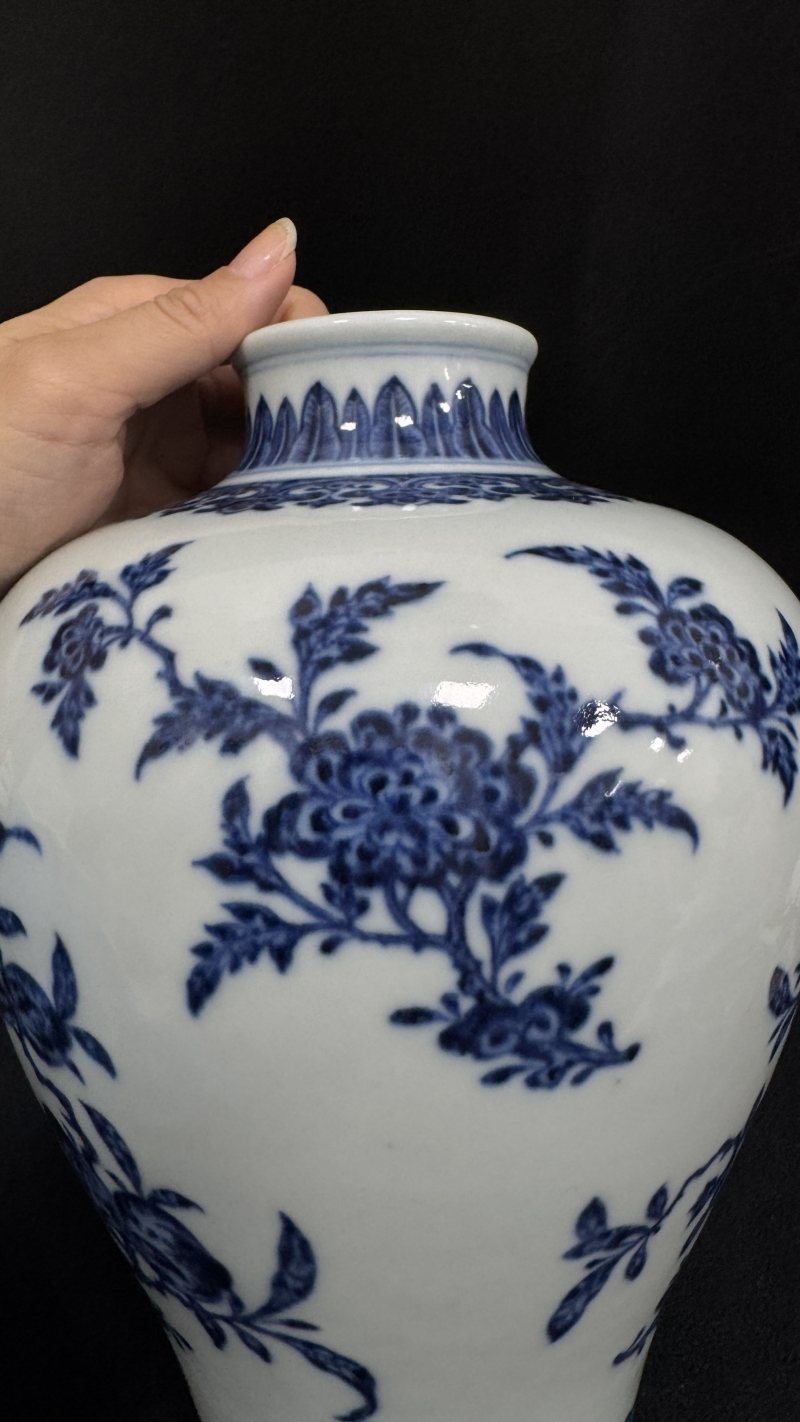 清乾隆 青花折枝花卉三多广口梅瓶 - 图16
