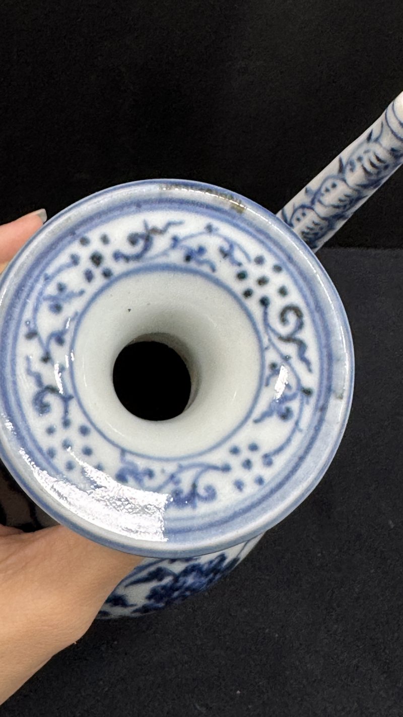 明宣德 青花缠枝莲纹军持 - 图10