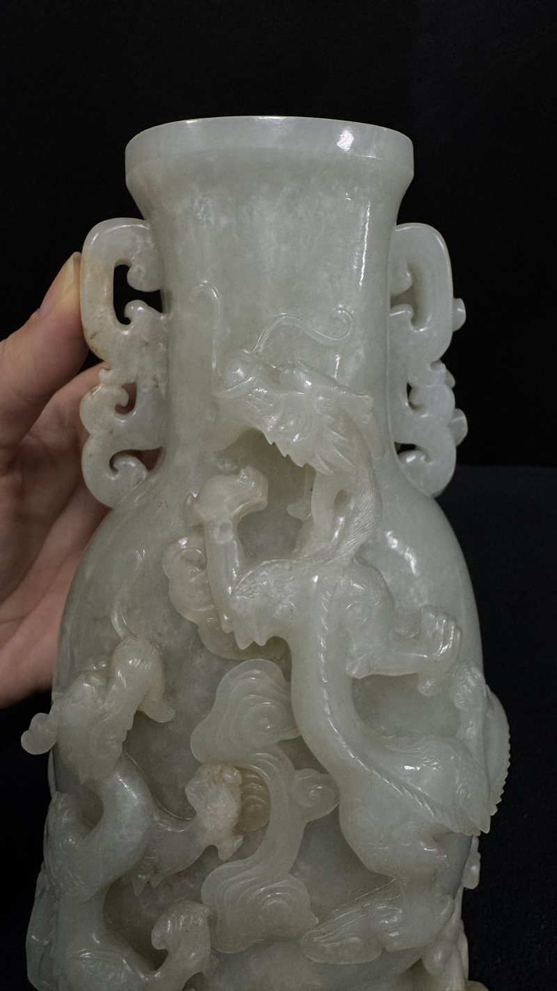 清乾隆 白玉高浮雕苍龙教子盖瓶 - 图11