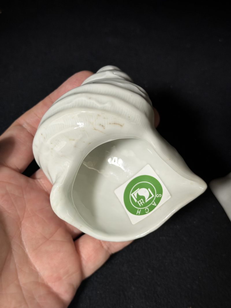 清 甜白釉海螺形笔洗一对 - 图4