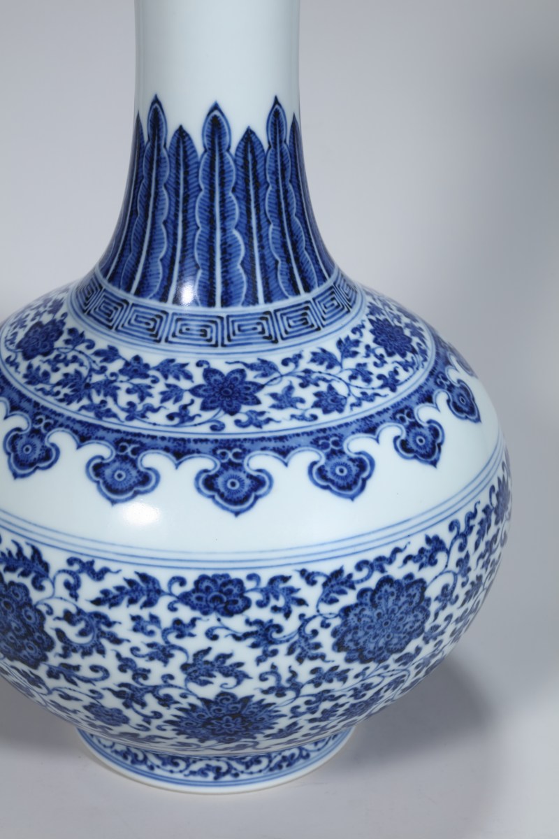 清道光 青花缠枝花卉玉堂春瓶 - 图3