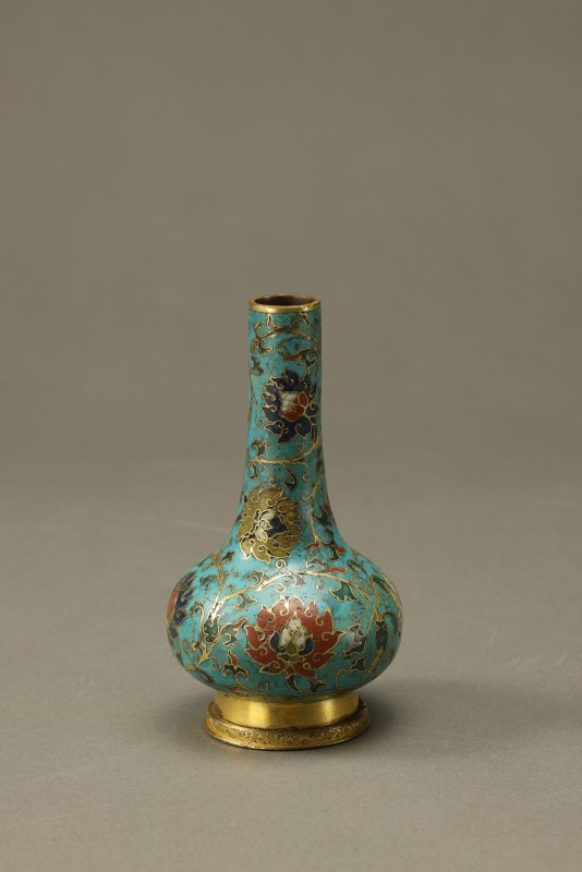 明景泰(1449-1457) 铜鎏金掐丝珐琅缠枝莲纹直颈瓶 - 图7