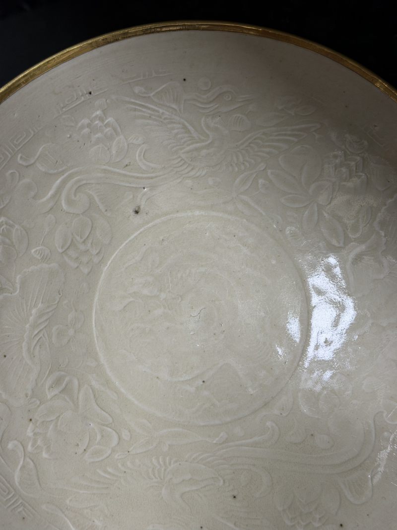 明 白釉模印凤凰莲花纹盘 - 图4