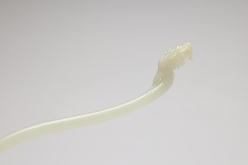 清乾隆 白玉龙纹灯挑 - 图8