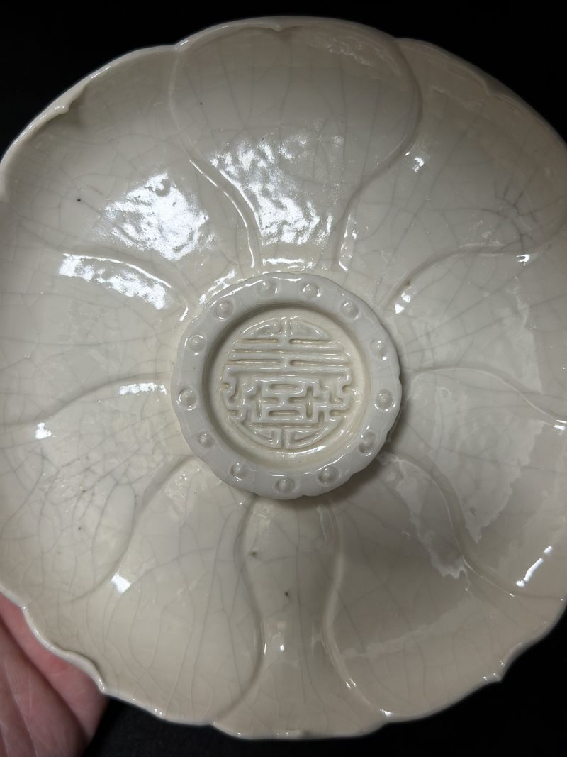 清雍正 白釉仿定寿字纹莲花盏托 - 图9
