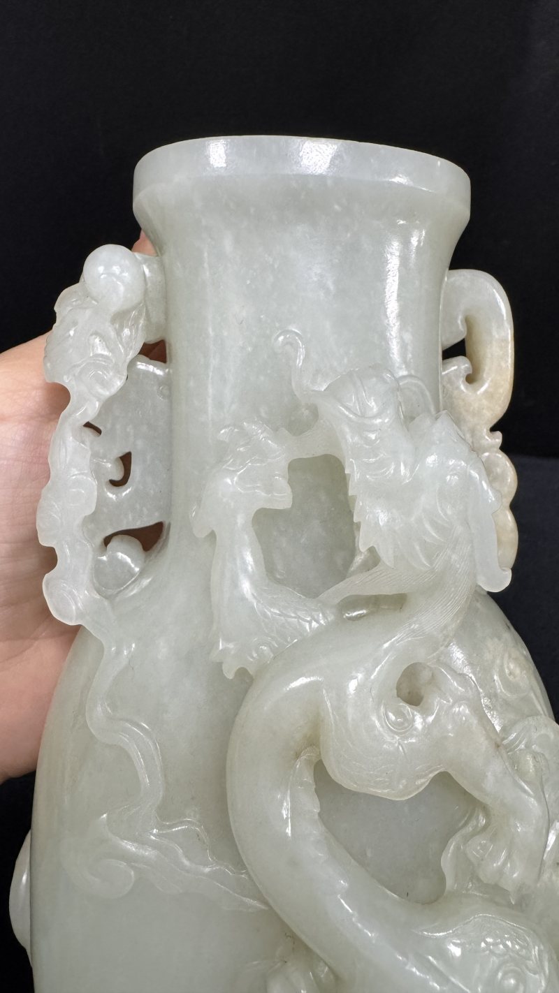 清乾隆 白玉高浮雕苍龙教子盖瓶 - 图13