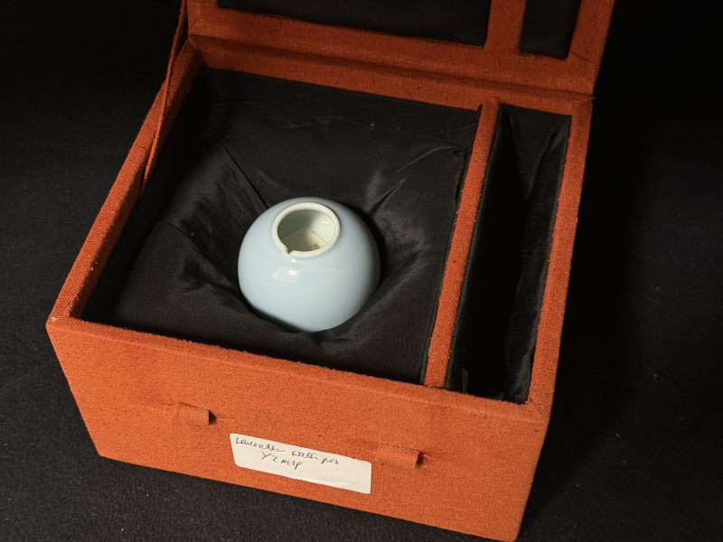 清雍正 天蓝釉马蹄式水盂 - 图6