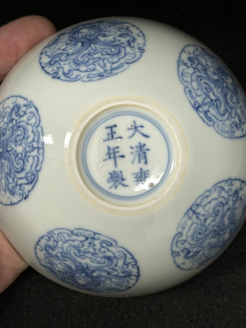清雍正 青花淡描团花卧足碗 - 图8