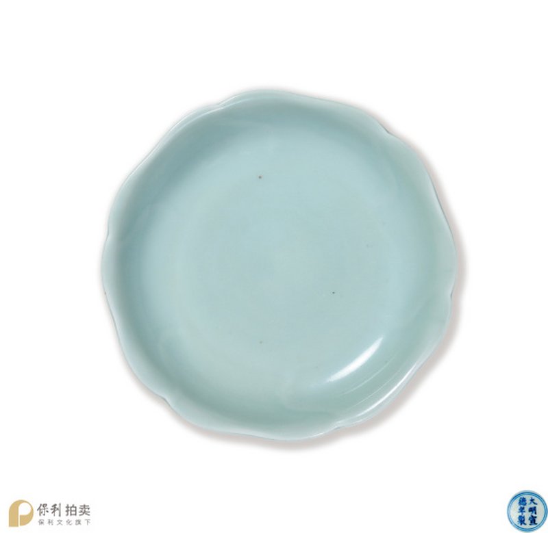 明永乐 翠青釉六出葵瓣式盘