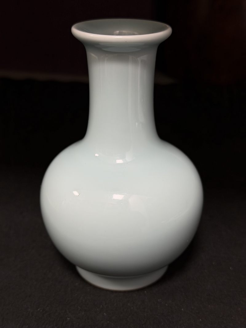 清雍正 仿汝天蓝釉穿带小瓶 - 图7