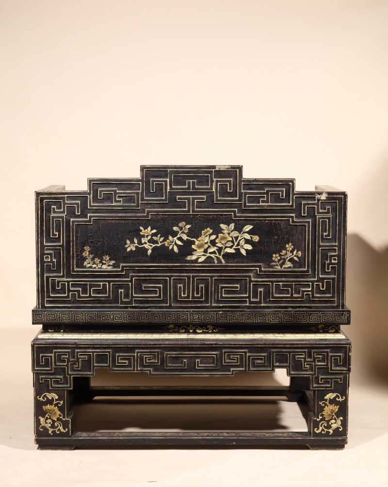 清中期 黑漆描金嵌百宝龙纹宝座，黑漆描金脚踏 - 图5