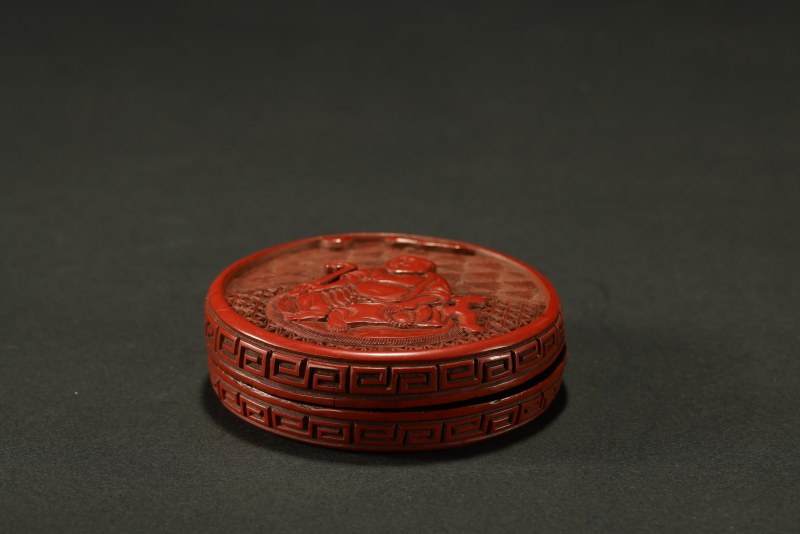 明末清初 剔红月下搔背罗汉香盒 - 图6