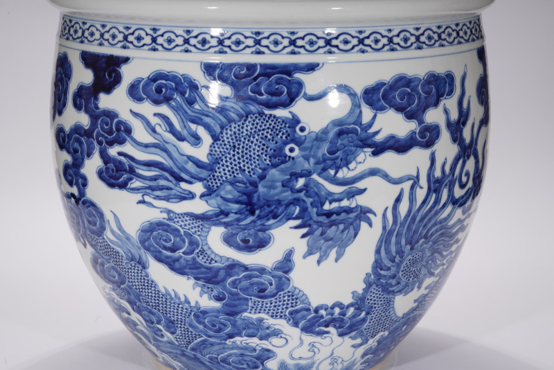 18-19世纪 定烧青花龙纹大缸 - 图3