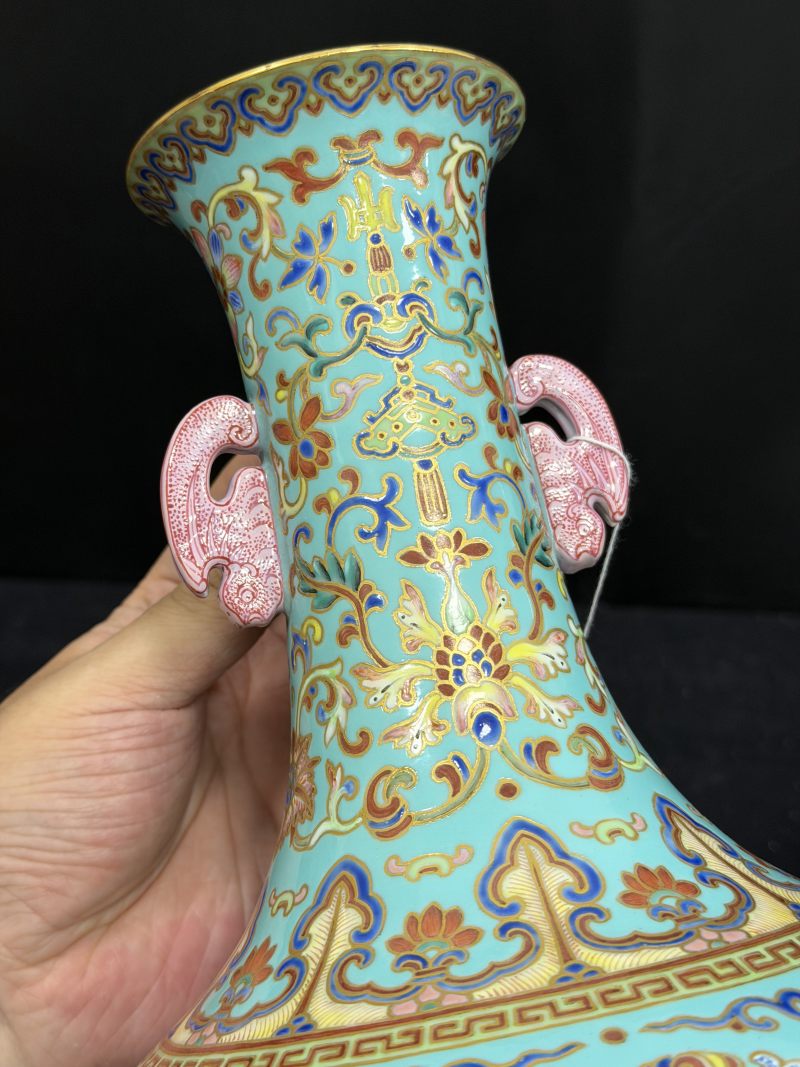 清嘉庆 洋彩松绿地描金万寿吉庆龙凤双蝠耳瓶 - 图11