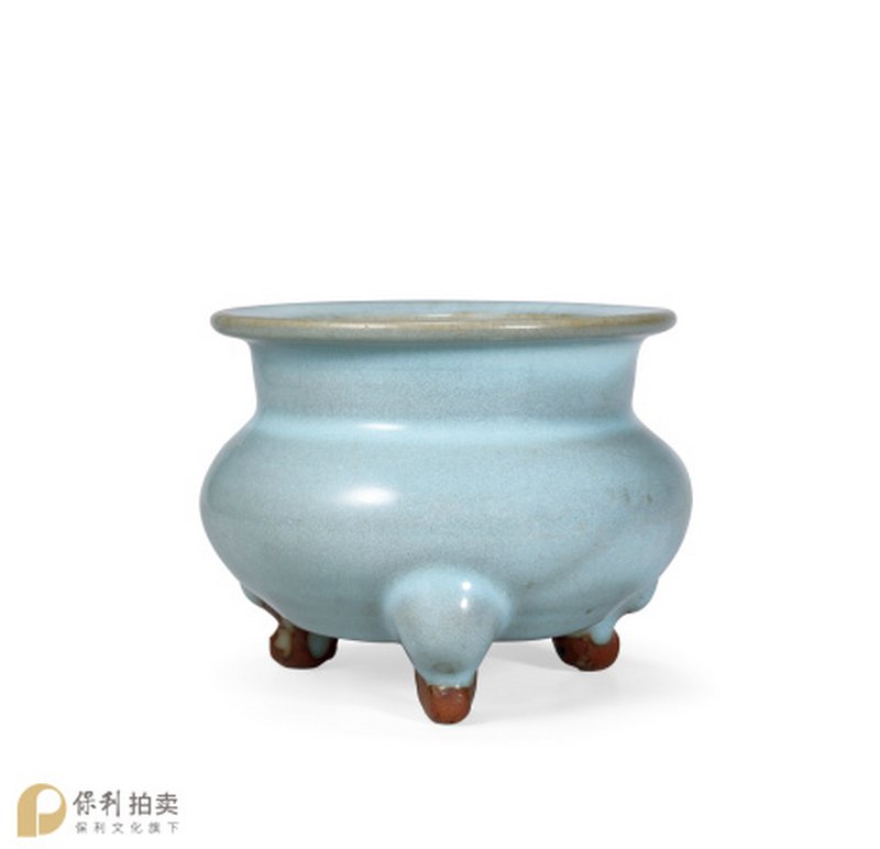 明 钧窑天青釉鬲式三足炉