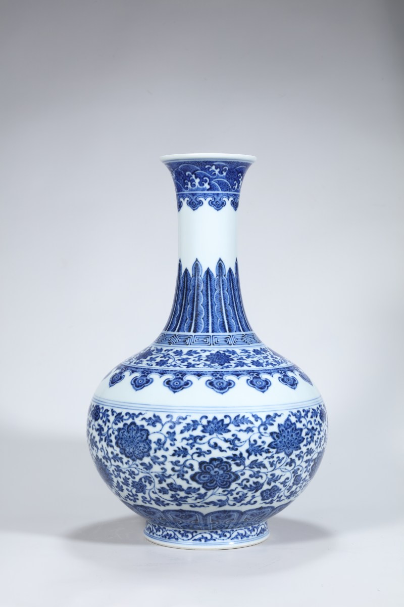 清道光 青花缠枝花卉玉堂春瓶 - 图5