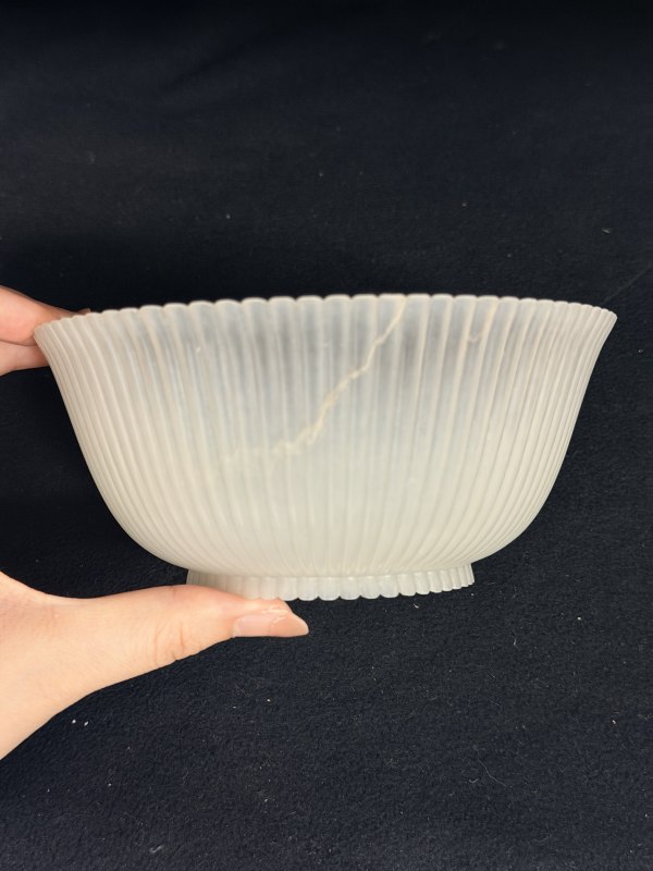 清乾隆 白玉痕都斯坦式菊瓣纹碗 - 图5