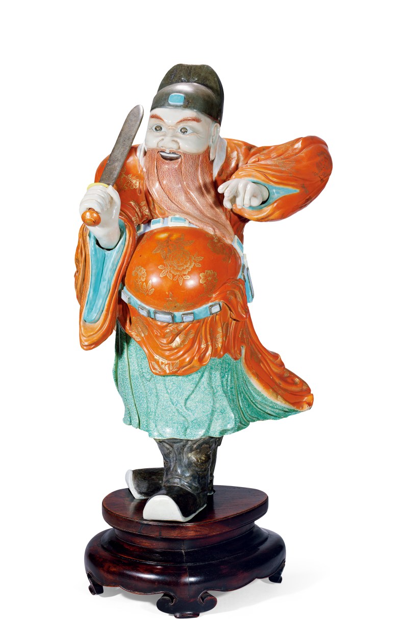 清乾隆 粉彩矾红描金雕瓷钟馗像 - 图2