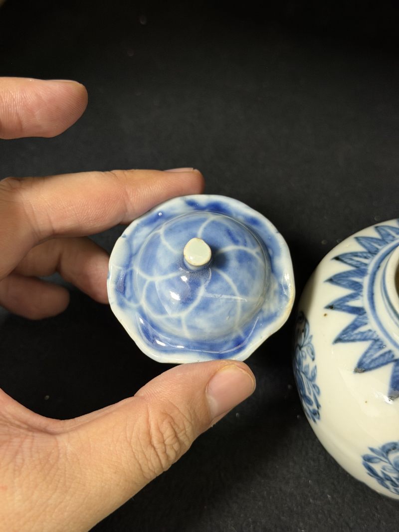 明成化 青花团朵三多蕉叶纹盖罐 - 图5