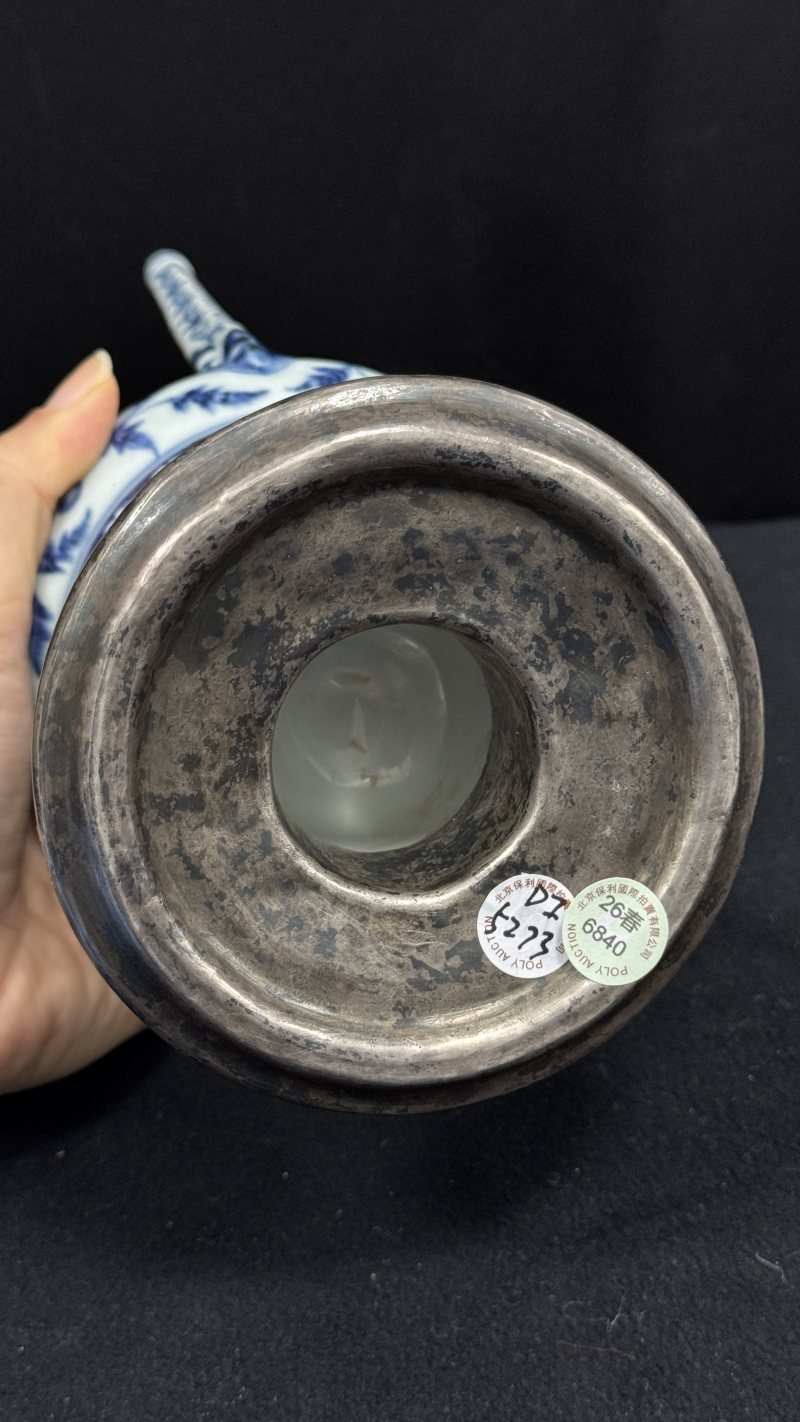 明宣德 青花缠枝莲纹军持 - 图7