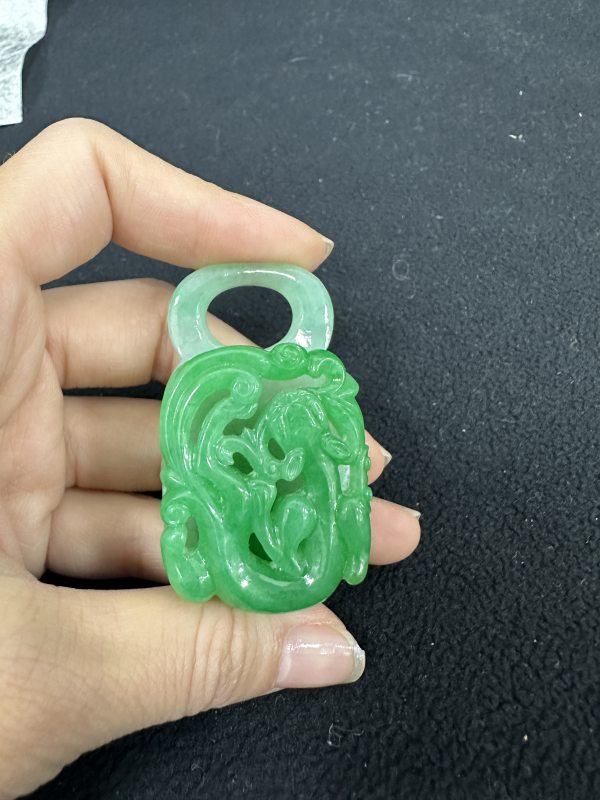清中期 天然老坑翡翠透雕螭龙带扣 - 图12