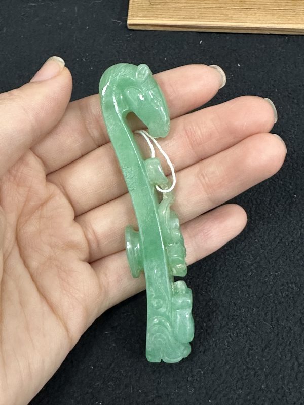 清中期 翡翠雕马首龙钩 - 图10