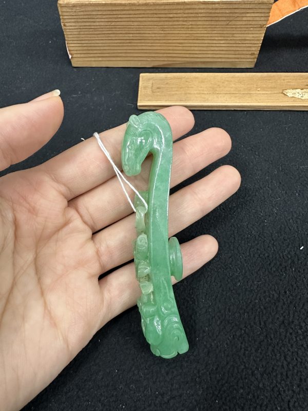 清中期 翡翠雕马首龙钩 - 图11