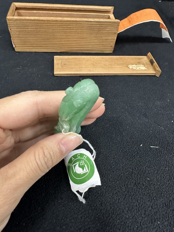 清中期 翡翠雕马首龙钩 - 图12