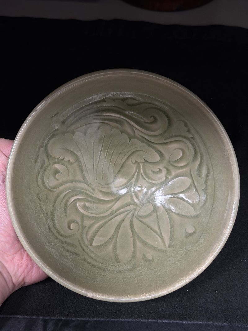 明 橄榄绿釉刻莲花纹弦纹碗一对 - 图3