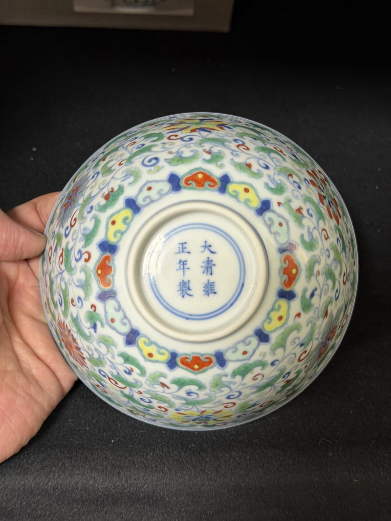 清雍正 斗彩缠枝洋花纹碗 - 图6