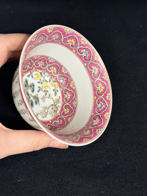 清乾隆 洋彩胭脂紫地轧道花卉御题“三清茶”诗茶盅 - 图17