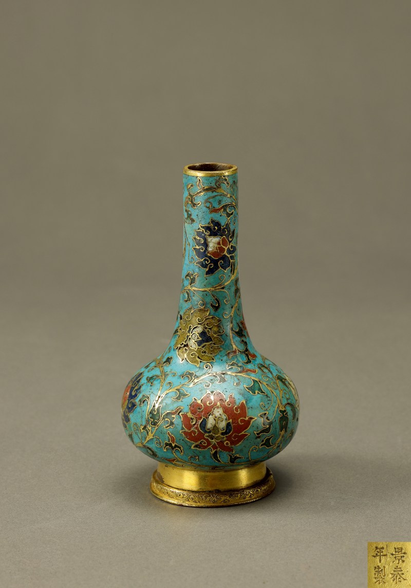 明景泰(1449-1457) 铜鎏金掐丝珐琅缠枝莲纹直颈瓶 - 图2