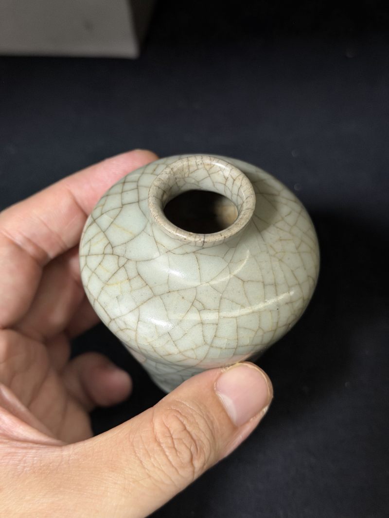 明 仿哥釉折肩小梅瓶 - 图6