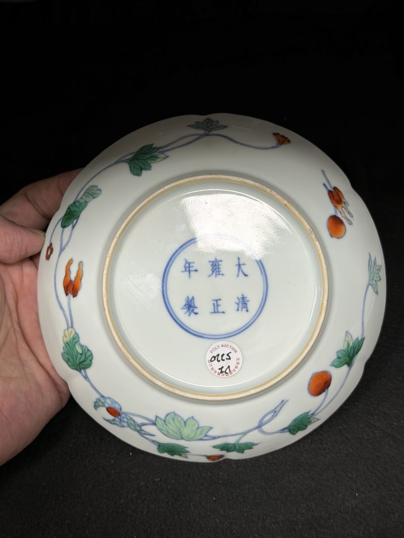 清雍正 斗彩红果纹六出花口盘 - 图3