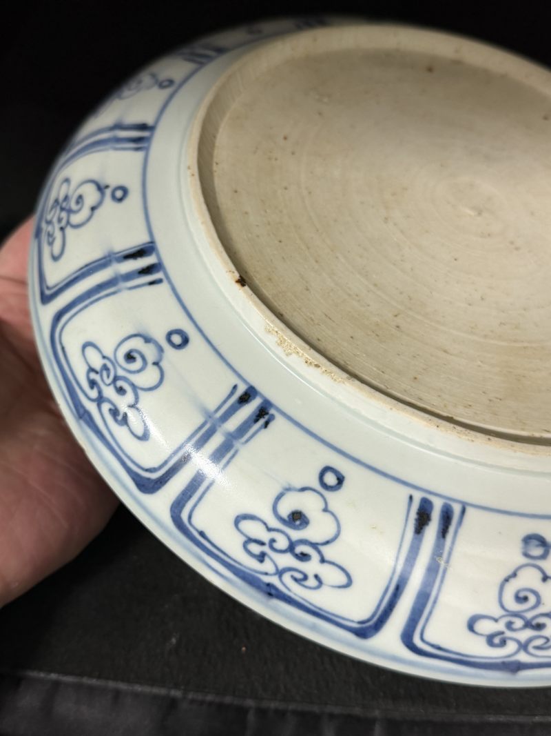 元 青花缠枝菊花配折枝莲花盘 - 图7