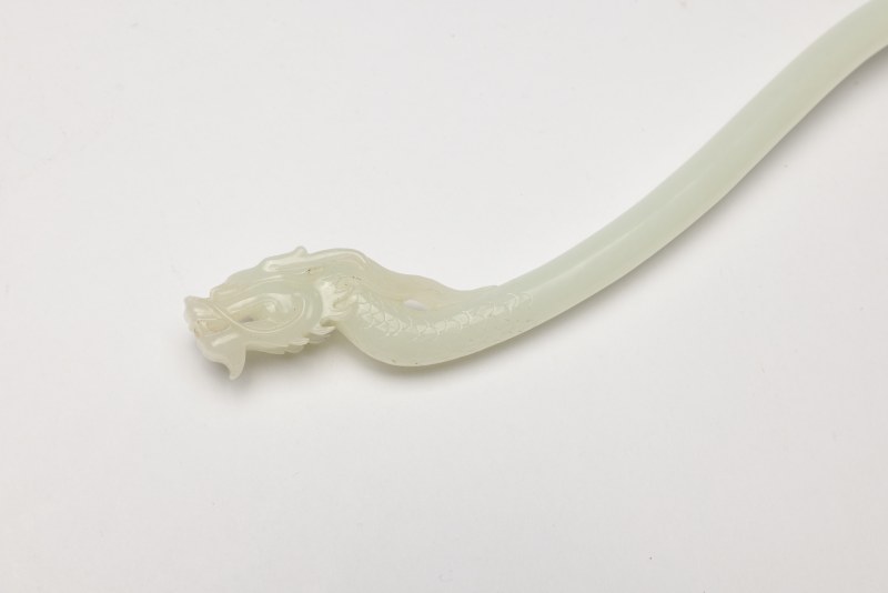 清乾隆 白玉龙纹灯挑 - 图3