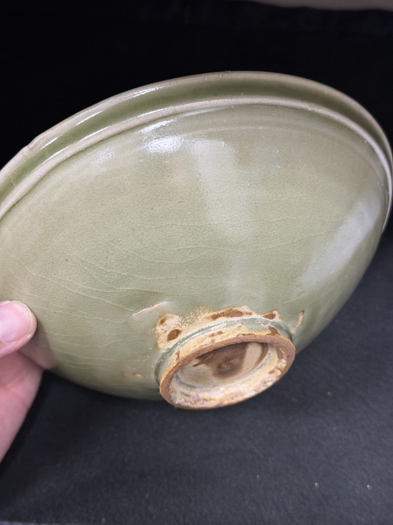 明 橄榄绿釉刻莲花纹弦纹碗一对 - 图8