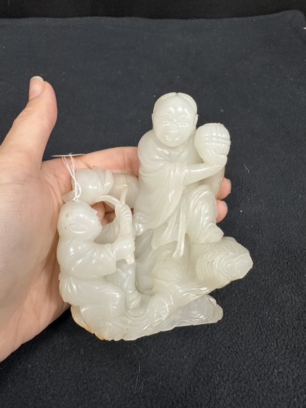 清乾隆 白玉带红皮圆雕和合二仙 - 图9