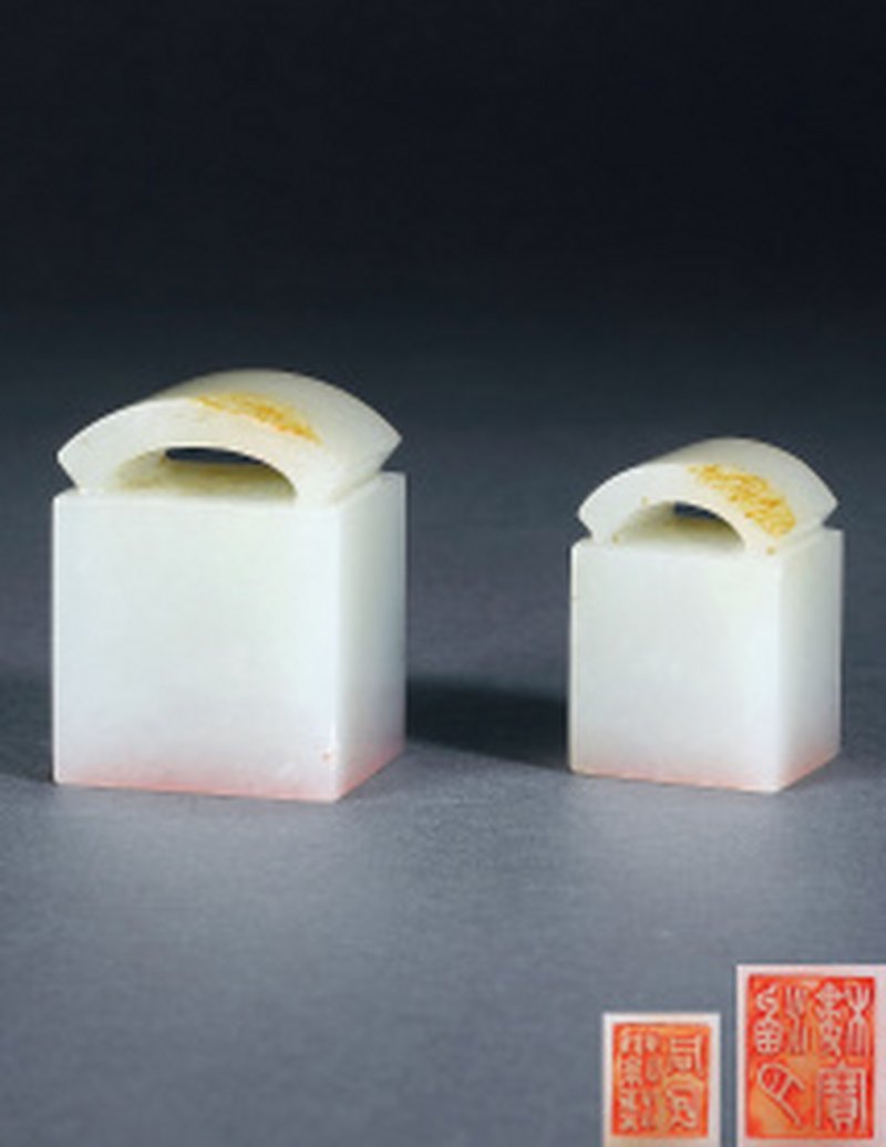 清 白玉瓦钮方章一对